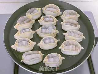 爆汁陈虾煎饺的做法步调：10