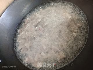 番茄金针菇滑肉的做法步调：7