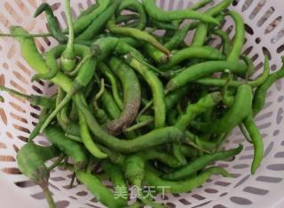 豆豉炒线椒的做法步调：2