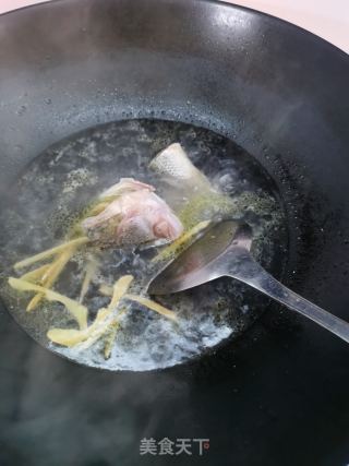 酸豆角煮鲈鱼的做法步调：10