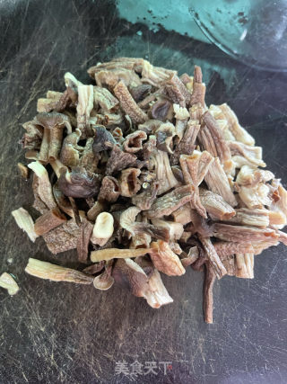 鹿茸菇炒肉沫的做法步调：2