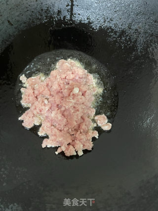鹿茸菇炒肉沫的做法步调：3