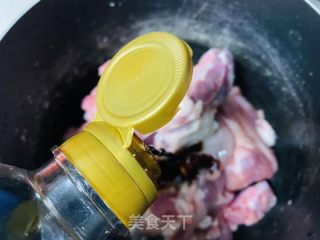 酱喷鼻孜然年夜骨的做法步调：2