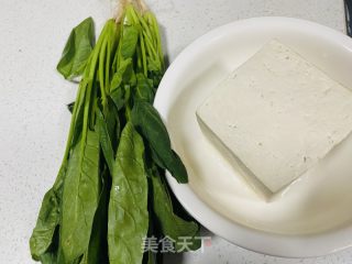菠菜豆腐沫的做法步调：1