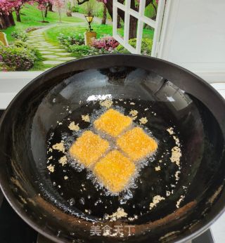 里包糠炸豆腐的做法步调：10