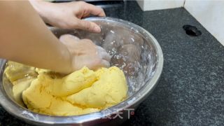 肉紧芝士北瓜饼的做法步调：7