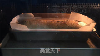 乌芝麻糊古早蛋糕，浓重喷鼻气鼓鼓取柔滑蛋糕交错，缔造出甘美的回想。的做法步调：19