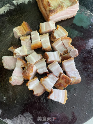 五花肉烧黄豆的做法步调：4