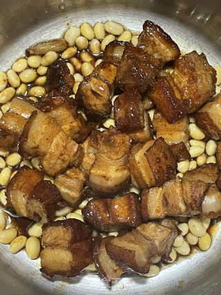 五花肉烧黄豆的做法步调：10
