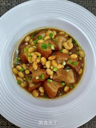 五花肉烧黄豆的做法步调：12