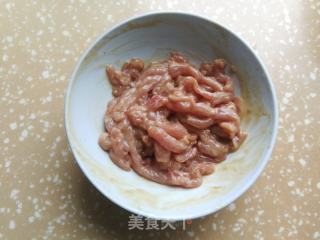肉丝炒北瓜的做法步调：1