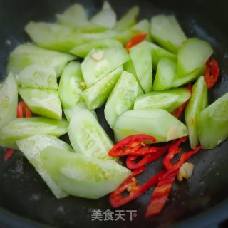 黄瓜炒鸡蛋的做法步调：5