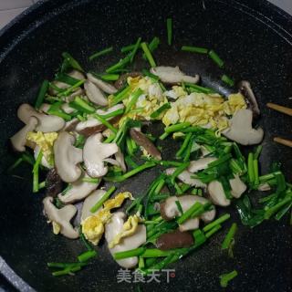 韭菜鸡蛋炒花菇的做法步调：12