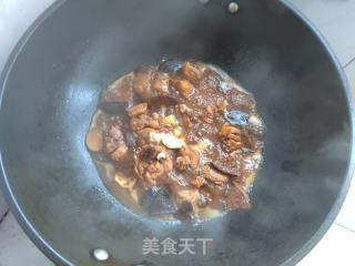 黄焖鸡米饭不再用面中卖的做法步调：7