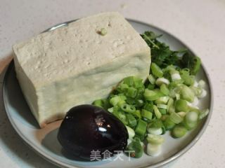 小葱京彩拌豆腐的做法步调：3
