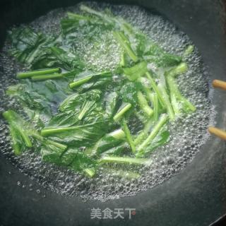 蒜蓉肠拌菜芯的做法步调：5