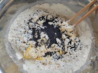 喷鼻酥小麻花的做法步调：2