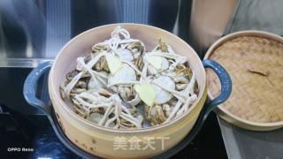 浑蒸年夜闸蟹的做法步调：2