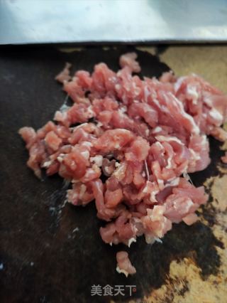 年夜葱炒肉丝的做法步调：3