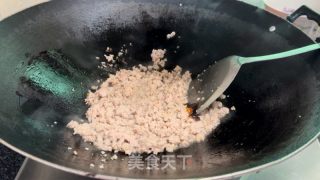 洋葱肉馅收里饼的做法步调：6