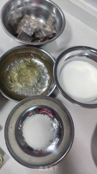 巧克力慕斯蛋糕的做法步调：1