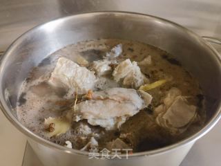 浑炖牛肋排的做法步调：1