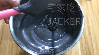 乌金抹茶卷，奶油喷鼻醇取抹茶苦苦融合正在一同，带去的美好心感。的做法步调：9
