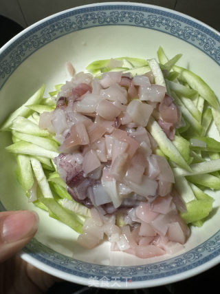 丝瓜鱿鱼烙的做法步调：3