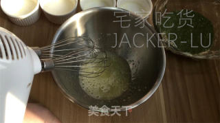 抹茶舒芙蕾，抹茶喷鼻气鼓鼓艰深，舒芙蕾喷鼻醇，让人不由心驰憧憬。的做法步调：11