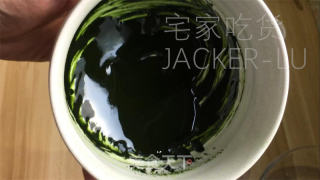 抹茶舒芙蕾，抹茶喷鼻气鼓鼓艰深，舒芙蕾喷鼻醇，让人不由心驰憧憬。的做法步调：2
