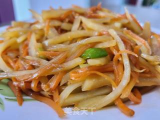白皮土豆炒白萝卜丝的做法步调：8