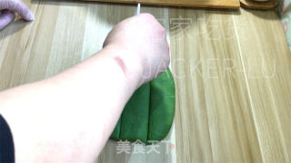 迷您抹茶豆沙小馒头，抹茶风味共同，表面翠绿清爽，里面坚实苦涩。的做法步调：9
