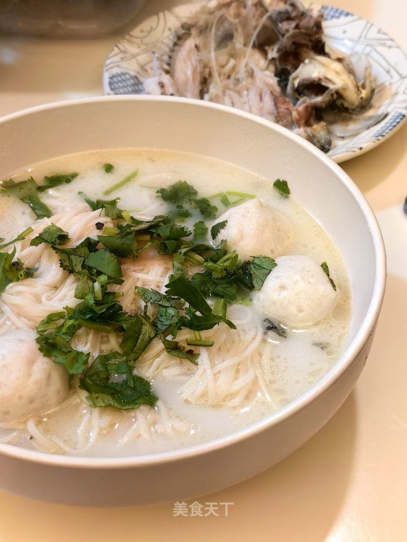 鲫鱼汤里的做法