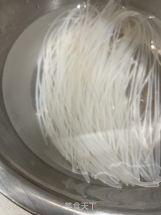 低卡猪肉利剑菜炖粉条的做法步调：1