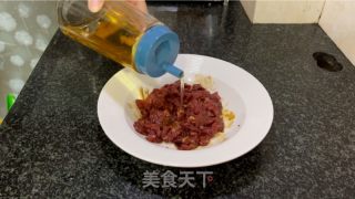 芹菜蒜苗炒牛肉的做法步调：4