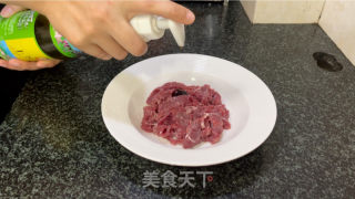 芹菜蒜苗炒牛肉的做法步调：3