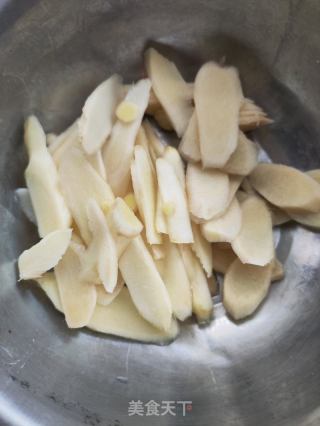 子姜炒蟹的做法步调：2