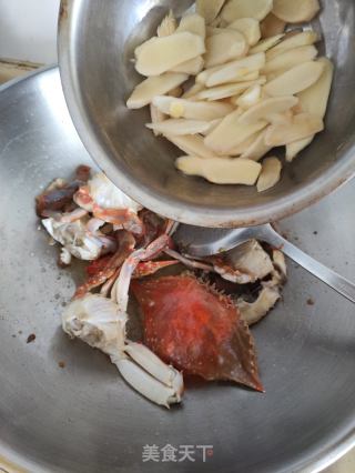 子姜炒蟹的做法步调：7