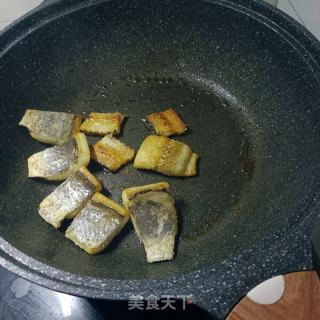 煎鳗鱼干的做法步调：7