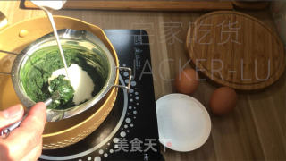 抹茶硬心巴斯克，中皮酥喷鼻，里面滑老硬心，浓重抹茶风味正在心中滑动。的做法步调：3