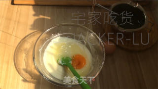 抹茶硬心巴斯克，中皮酥喷鼻，里面滑老硬心，浓重抹茶风味正在心中滑动。的做法步调：6