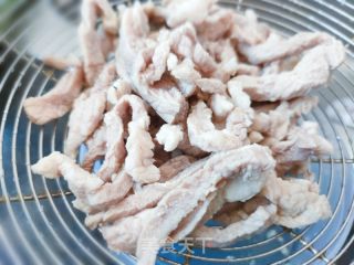 蒜喷鼻肉丝青菜的做法步调：3
