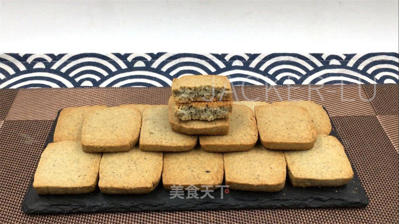 乌芝麻糊饼干，布满浓重芝麻喷鼻气鼓鼓，坚坚心感，浓郁而细致。的做法