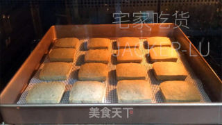 乌芝麻糊饼干，布满浓重芝麻喷鼻气鼓鼓，坚坚心感，浓郁而细致。的做法步调：11