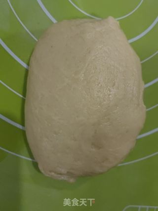 彩色螺旋蛋黄酥的做法步调：1