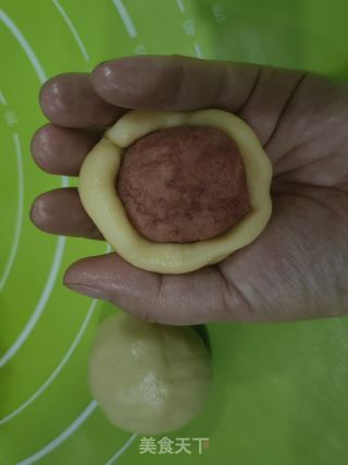 彩色螺旋蛋黄酥的做法步调：5