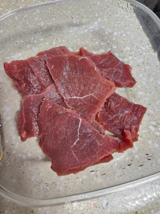 便宜牛排的做法步调：1