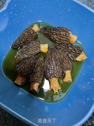 羊肚菌酿肉的做法步调：1