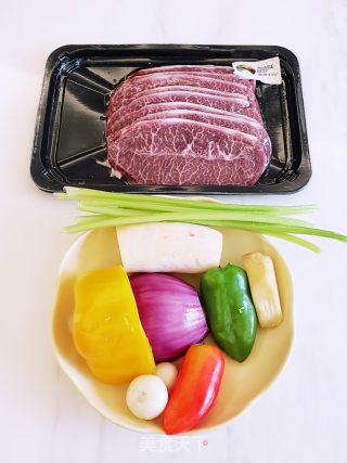杏鲍菇炒牛肉的做法步调：1