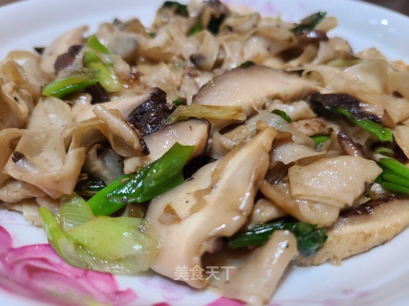 喷鼻菇炒干豆皮的做法
